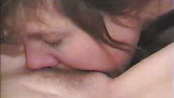 رئیس سبزه راودی روی فلم سکس مادر با پسر خروس چاق در دفتر کارش چوب بست