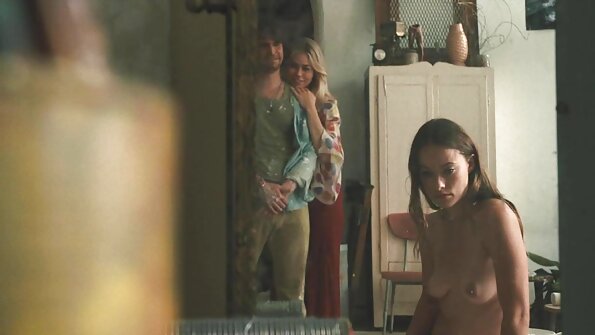 پسر آبنوس خالکوبی شده فیلم سکس مادر و پسر خارجی کار خود را با همسر مرد سفید پوست انجام می دهد